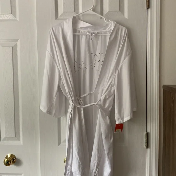 “Bride” Robe - Picture 2 of 4
